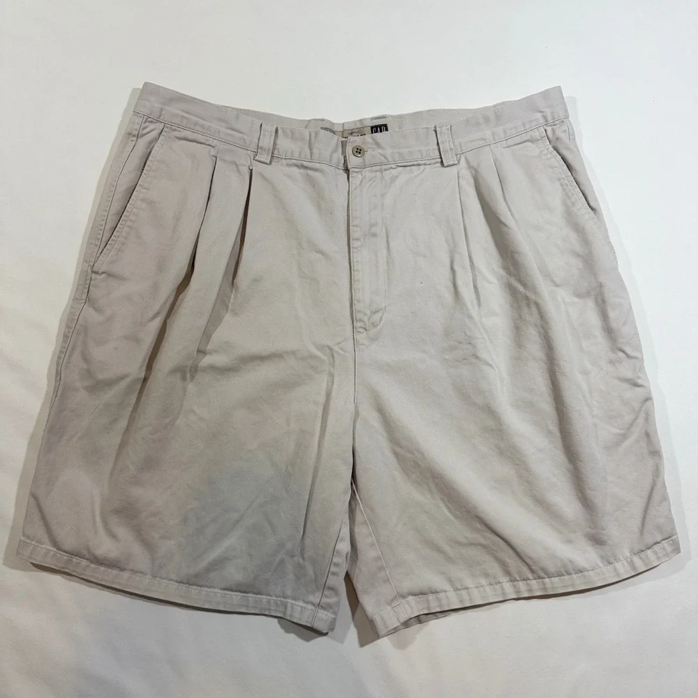 Gap Khakis Shorts Mens 40 Tan Good Relaxed Fit Pleated Cotton Vintage 90s Y2K